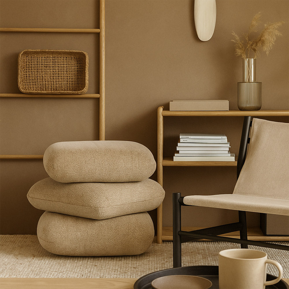 Draaibare Light&living poef in de kleur sand+cream