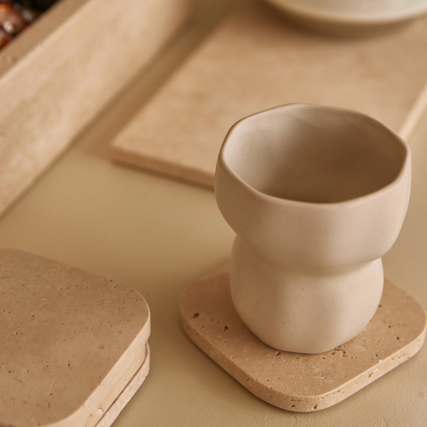 Travertine onderzetter - organisch - set van 4 stuks - 10x10x1cm